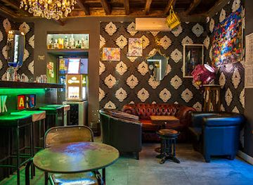 italy/rome/bar/drink-art-gallery