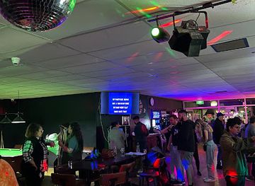 new-zealand/rotorua/bar/crates-n-cues-bar