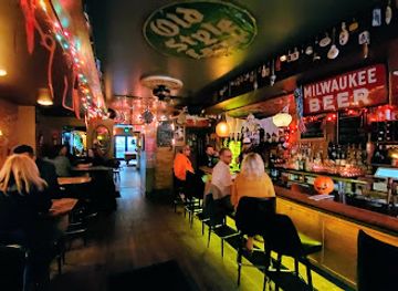 wisconsin/milwaukee/bar/burnhearts