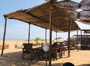benin/ouidah-beach/bar/coco-beach