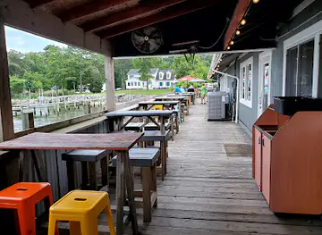 Coles Point Tavern