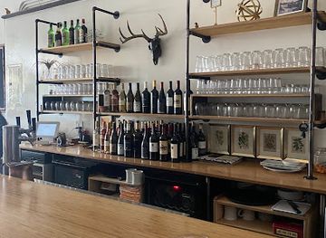 california/shasta-cascade/bar/cobra-lily-bar-bottle