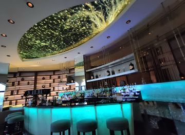 oman/wahiba-sands/bar/piano-lounge-at-shangri-la-s-barr-al-jissah-resort-spa