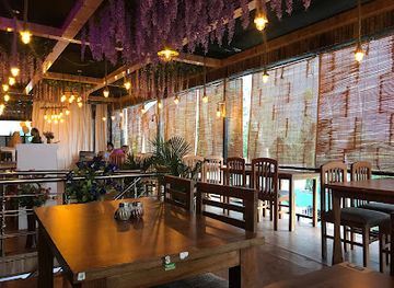 india/kashmir-great-lakes/bar/bizza-cafe-heritage