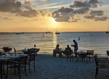 aruba/palm-beach/bar/waves-bar-and-grill