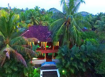 india/kerala-backwaters/bar/backwater-retreat-theme-house