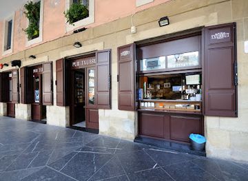 spain/san-sebastian/parte-vieja-old-town/bar/txurrut-terraza-puba