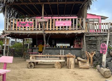 ecuador/amazon/bar/pink-iguana-bar