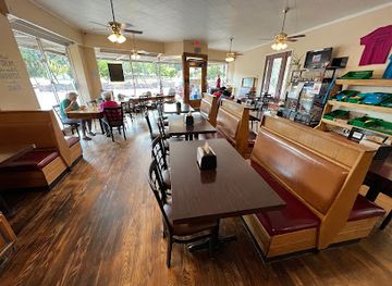 south-dakota/wind-cave-national-park/bar/two-cows-creamery-and-bistro