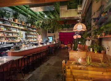 oregon/central-oregon/bar/the-flamingo-room