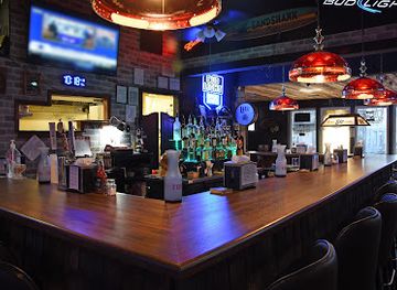 tennessee/jack-daniel-s-distillery/bar/mickey-s-garage-bar-grill