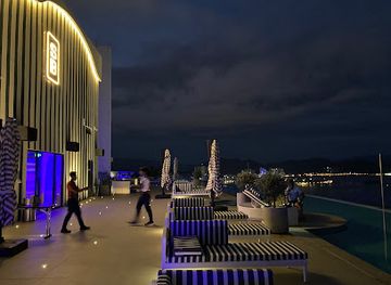 vietnam/nha-trang/vinpearl-land/bar/sky-blu-lounge-nha-trang