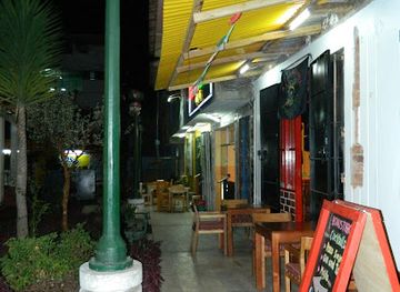 peru/ancash/bar/bonustrack-cocktails-music