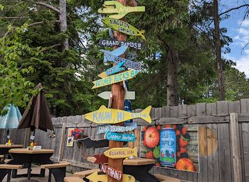 michigan/pictured-rocks-national-lakeshore/bar/the-duck-pond-eatery-and-beer-garden