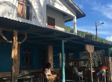 saint-vincent-and-the-grenadines/chateaubelair/bar/mojito-s-restaurant-bar