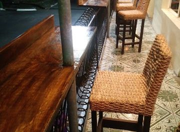 el-salvador/los-chorros-de-la-calera/bar/chiris-bar-grill