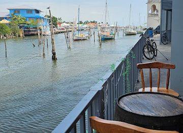 belize/coastal-plains/bar/old-river-bar-grill
