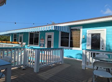 the-bahamas/exuma-cays-land-and-sea-park/bar/flyin-pig-cafe