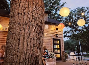 iowa/gitchie-manitou-state-preserve/bar/the-common-tasting-room