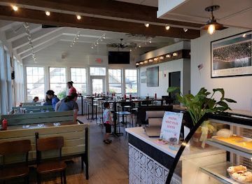 new-york/fire-island/bar/rachel-s-restaurant-bakery