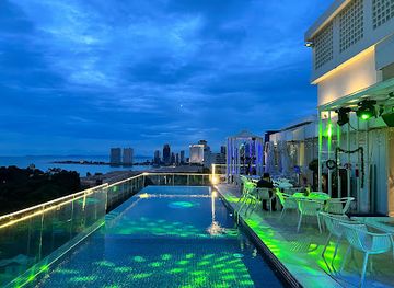 cambodia/sihanoukville/independence-beach/bar/la-vogue-sky-bar-ss