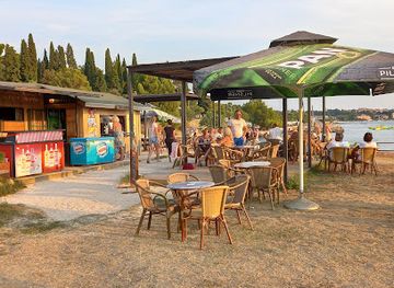 croatia/istria/bar/beach-bar-comeback