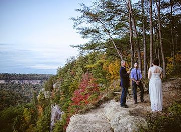 kentucky/red-river-gorge-geological-area/bar/my-tiny-wedding-in-the-red-river-gorge