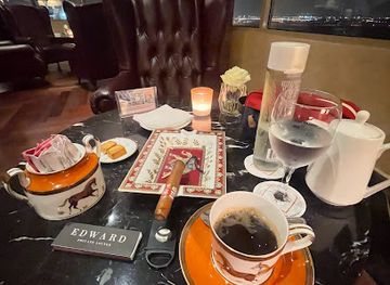 qatar/khor-al-adaid-inland-sea/bar/edward-lounge-millenniumhoteldoha