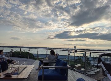 rhode-island/newport-coastline/bar/the-regent-lounge-firepit