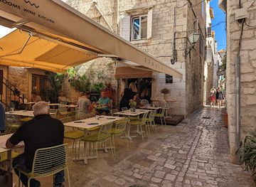 croatia/trogir/bar/franka-rooms-wine-kitchen