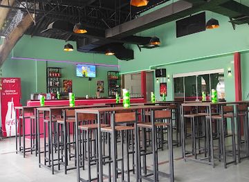 bolivia/llanos-de-moxos/bar/moes-bar-by-krustys