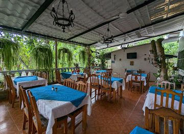 honduras/copan-ruinas/bar/la-llama-del-bosque