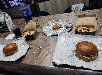 malta/blue-grotto/bar/burgers-ink