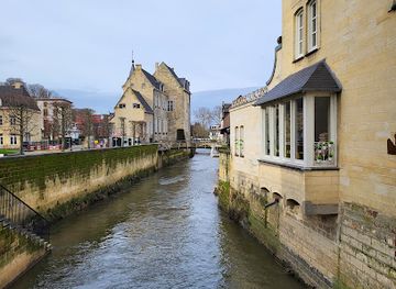 belgium/valkenburg/bar/bar-dancing