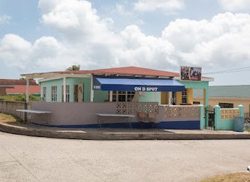 saint-kitts-and-nevis/cayon/bar/on-de-spot