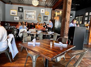 north-carolina/blue-ridge-mountains/bar/whiskey-water-seafood-and-bourbon-bar