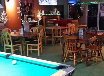 ohio/punderson-state-park/bar/mulligans-pub-driving-range-putt-putt
