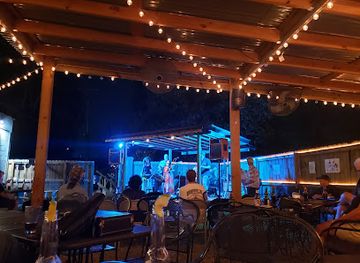 south-carolina/sandhills/bar/fox-field-neighborhood-bar-and-grille