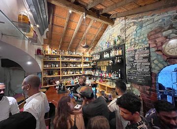 india/goa/vagator/bar/darlings-bar