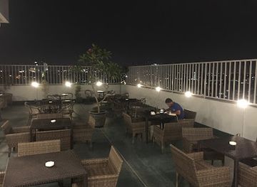 indonesia/surabaya/wonokromo/bar/level-up-sky-lounge