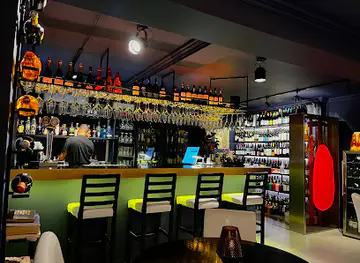 Wine & Art by 1001 Garrafas