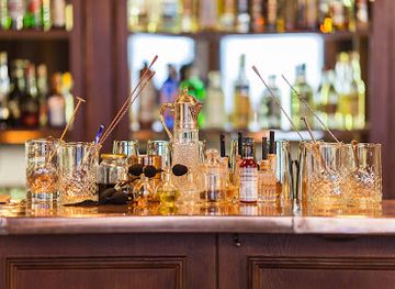 poland/krakow/bar/mercy-brown-cocktails-jazz-burlesque