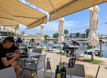 malta/gzira/bar/bus-stop-lounge