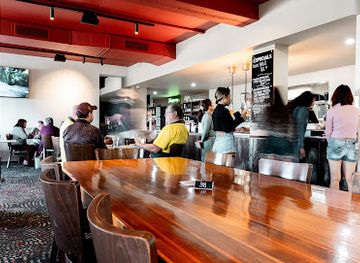 australia/central-queensland/bar/central-lane-hotel