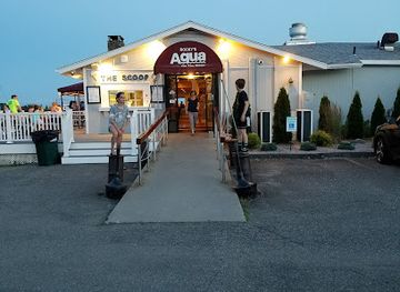 connecticut/hammonasset-beach-state-park/bar/rocky-s-aqua