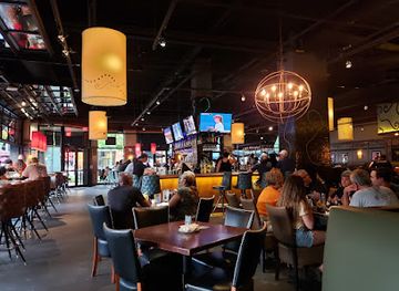 virginia/southern-virginia/bar/bar-louie-one-loudoun
