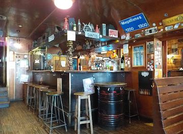 argentina/tierra-del-fuego-national-park/bar/santos