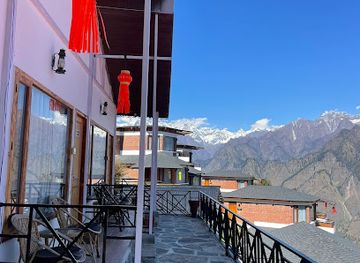 india/auli/bar/mountain-rover-auli-resort