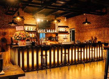 vietnam/buon-ma-thuot/bar/moon-bar-grill