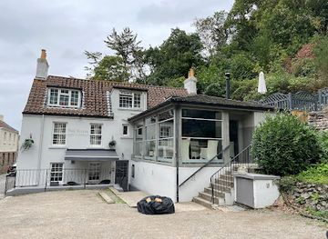 jersey/gorey-harbour/bar/the-rozel-pub-dining